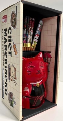 Chef Maneki-neko et ses baguettes