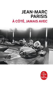 À côté, jamais avec