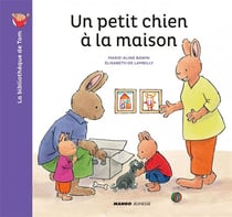 Un petit chien à la maison