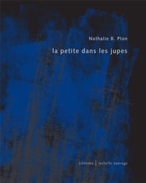 La petite dans les jupes