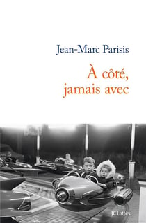 À côté, jamais avec