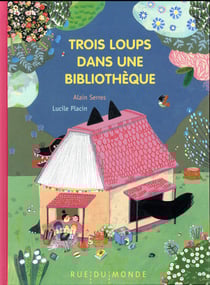 Trois loups dans une bibliothèque