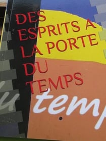 Des esprits à la porte du temps