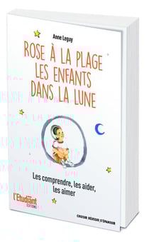 Rose à la plage, les enfants dans la lune