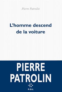 L'homme descend de la voiture