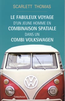 Le fabuleux voyage du jeune homme en combinaison spatiale dans un volkswagen