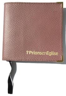 Couverture cuir marron prions format poche