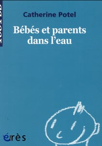 Bébé et parents dans l'eau