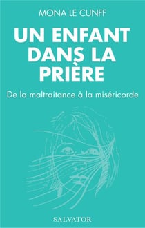 Un enfant dans la prière