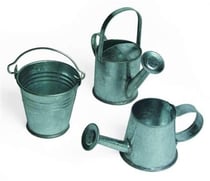 Seau ou arrosoir en métal
