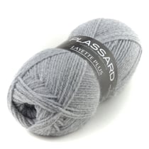 Pelote de fil à tricoter 100% acrylique - Plassard - Layette Plus - Gris chiné 011