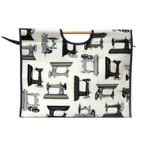 Sac tricot avec anses en bois - blanc et motifs -43x33cm