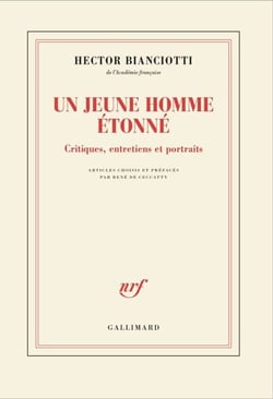 Un jeune homme étonné