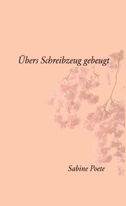 Übers Schreibzeug gebeugt