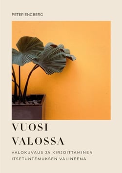 Vuosi Valossa - Valokuvaus ja kirjoittaminen itsetuntumuksen välineenä