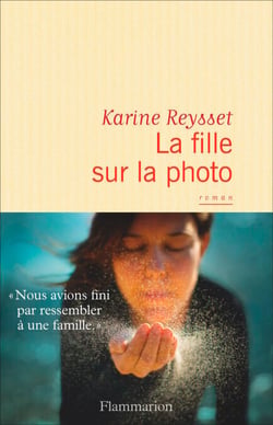 La fille sur la photo