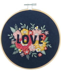 Kit de Broderie "LOVE" avec Cercle en Bois de 15 cm - Trimits 47 Love