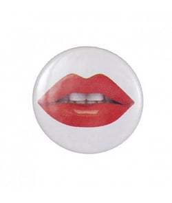 Badge bouton broche LEVRES - Rico Design Rouge