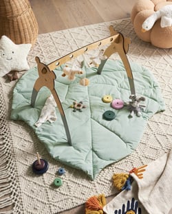 Tapis de Jeu pour Enfants Vert Clair en Coton Matelassé 110 x 110 cm en Forme de Feuille Accessoire Chambre Style Design Moderne