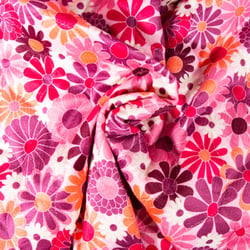 Tissu Velours Matelassé digital Fleurs roses sur fond Rose fuchsia