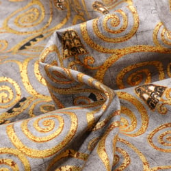 Tissu Gustav Klimt Arbres en volutes dorées sur fond Gris