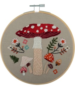 Kit de Broderie "Toadstool" avec Cercle en Bois de 15 cm – Trimits 44 Toadstool