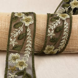 Bobine 10m galon fleurs brodées 45mm Vert Anis