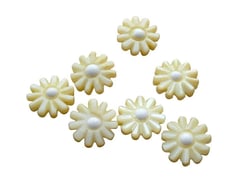 Perle marguerite en nacre 12mm coloris jaune pâle - à l'unité