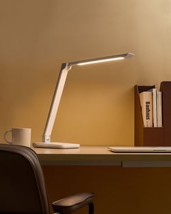 Lampe de Bureau LED Blanche en Matière Synthétique avec Variateur et Couleur Réglables