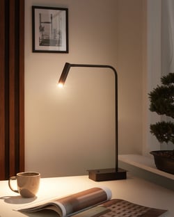 Lampe de Table LED Noire en Métal avec Abat-Jour Réglable Bureau Style Moderne