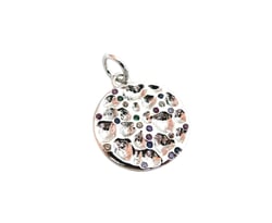 1 Pendentif rond martelé 20*14mm argenté et zircons multicolores