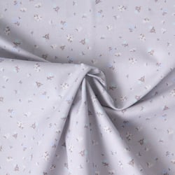 Tissu Popeline de Coton légère Petites fleurs blanc cassé et bleu layette sur fond Gris perle