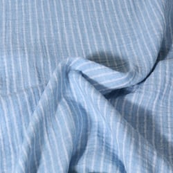 Tissu Double gaze de Coton Poppy Rayé blanc sur fond Bleu clair