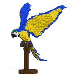 Perroquet Ara bleu et jaune ailes déployées | JEKCA | 14 ans et +