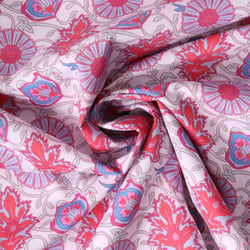 Tissu Coton imprimé indien Aarohi sur fond Blanc - Au mètre
