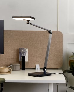 Lampe de Bureau Noire en Aluminium 73 cm à LED Intégrées Tactile Intensité Lumineuse Variable Bras Ajustable Style Moderne Industriel