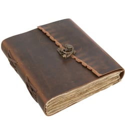 Carnet vintage avec une couverture en cuir brun
