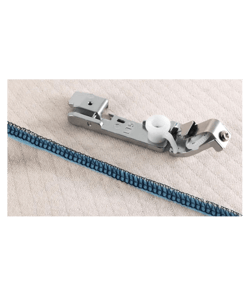 Pied pour bordure élastique SA212 pour surjeteuses - Brother Gris
