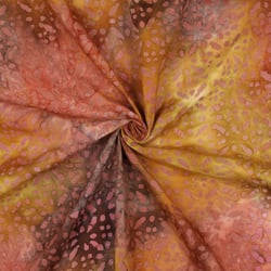 Tissu Batik de Viscose fines rosaces sur fond Terre de Sienne
