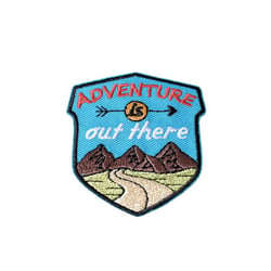 Ecusson thermocollant montagne adventure out there 4,7cm x 4,5cm