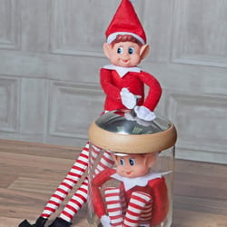 Couple de lutins farceurs Elfie® & Elvie® – 2 lutins de 38 cm – Corps souple & visage vinyle