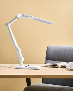 Lampe de Bureau LED Blanche avec Bras Réglable et Pivotant Variateur Modes CCT
