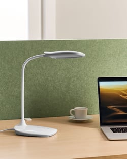 Lampe de Bureau LED Blanche avec Bras Réglable et Rotatif Variateur Fonction CCT