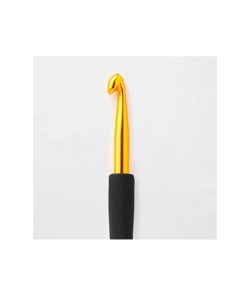 Crochet en aluminium doré avec poignée souple N° 2 à N°6 - Knitpro taille n°4