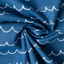 Tissu Coton imprimé Arthur vaguelettes Blanches sur fond Bleu