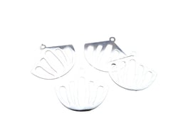4 Breloques Estampes filigranées 19*16mm forme éventail argenté