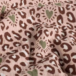 Tissu Double gaze de Coton Motif Léo et coeur sur fond Vieux rose