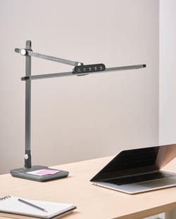 Lampe de Bureau LED Grise avec Bras Réglable Professionnelle Variateur CCT Mode Température de Couleur