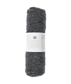 Découvrez la Pelote de Laine et Soie Luxury Natural Silk Blend de Rico Design : Douceur et Luxe pour Vos Créations Estivales 05 Gris Anthracite