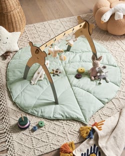 Tapis de Jeu pour Enfants Vert Clair en Coton Matelassé 110 x 110 cm en Forme de Feuille Accessoire Chambre Style Moderne
